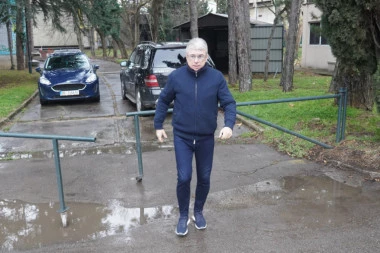 PRVE FOTOGRAFIJE SAŠE POPOVIĆA NAKON HITNE OPERACIJE: Svi su odmah primetili šok promenu! (FOTO)