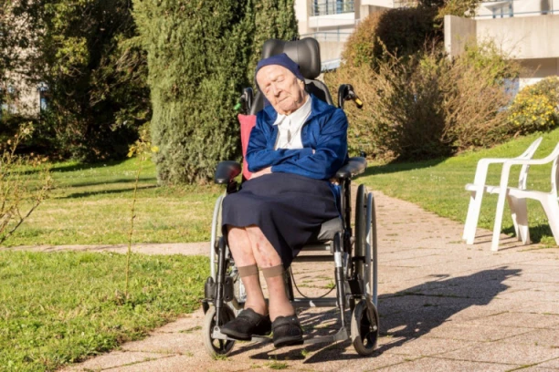 LUSIL DOŽIVELA 118 GODINA! Naučnici u nedoumici: Da li je Francuskinja prekoračila prirodnu granicu životnog veka?