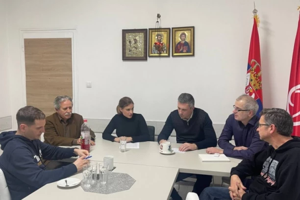 TUĐE SLAĐE: Pijemo janu, slušamo Severinu, koja nas pljuje, pola nas navija za Hrvate na SP - FENOMEN BEZ OBJAŠNJENJA!