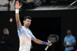 SALVA EMOCIJA NA ROD LEJVER ARENI: Novak majci Dijani čestitao rođendan i napravio ŠOU u Melburnu!