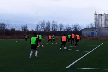 PIROĆANCI SEBIČNO ČUVAJU LIDERSKU POZICIJU: Radnički započeo pripreme sa jasnim ciljem da prvo mesto nikome ne prepusti! (FOTO GALERIJA, VIDEO)