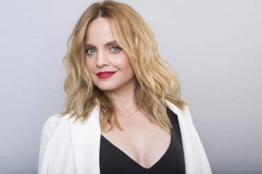 GLUMICA SILOVANA SA 12, SLIKALI JE NAGU, A ONDA JE STUPILA U VEZU SA 14 GODINA STARIJIM: Jedan je posebno urnisao, a tugu je lečila DROGOM