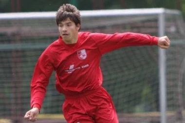 ĐAK RADNIČKOG IZ NIŠA POJAČAO SLOGU: Uvalin je igrač koji jednim potezom pravi razliku na terenu!