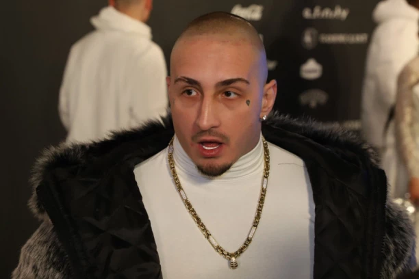 "OSTAO SAM BEZ OCA, ŽENE I DETETA" Vuk Mob sa suzama u očima progovorio o svim nedaćama i teškoj borbi sa depresijom: Ona me je spasila!