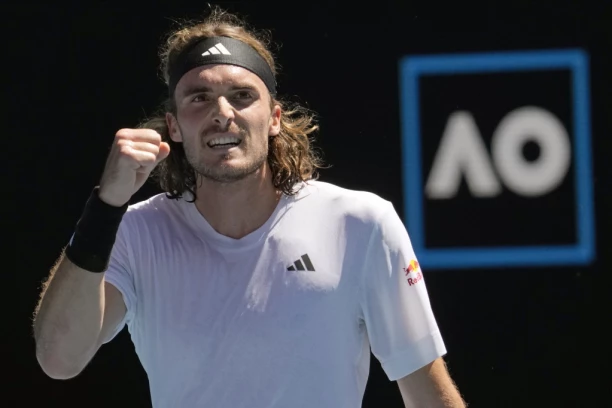 CICIPAS ČEKA ĐOKOVIĆA U FINALU AUSTRALIJAN OPENA: Grk se KOCKAO na Rod Lejver areni, ali ipak ELIMINISAO Hačanova!