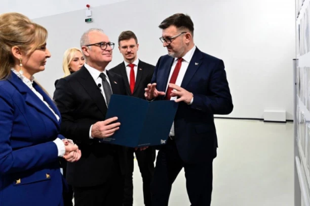 VESIĆ: SLEDI EKSPANZIJA VAZDUŠNOG I ŽELEZNIČKOG SAOBRAĆAJA