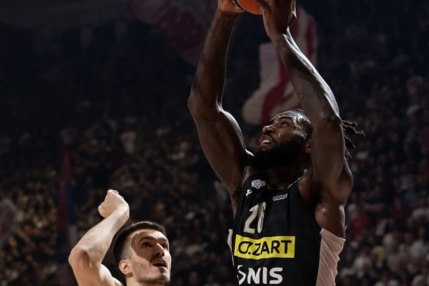 GORI TVITER EVROLIGE: Vildoza trojkom, pa Lesor zakucavanjem zapalili društvene mreže (VIDEO)