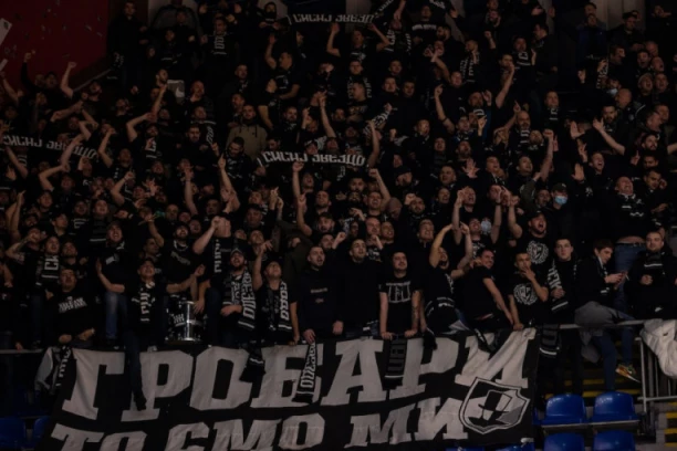 ŠOKANTNO: Nakon derbija napadnuti navijači Crvene zvezde, jedan pretučen!
