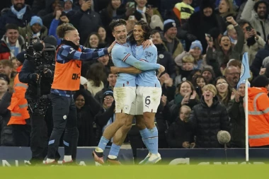 AKE SRUŠIO ARSENAL: Mančester siti u osmini finala FA Kupa (VIDEO)