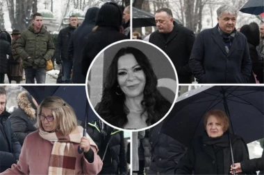 GODINU DANA OD SMRTI KSENIJE VUČIĆ! Predsednik sa sinom Danilom na Novom groblju! Pomenu prisustvuju ministri, brojni prijatelji...! (FOTO GALERIJA)