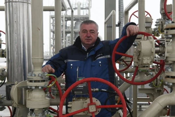 RAZGOVOR S POVODOM! DUŠAN BAJATOVIĆ, DIREKTOR "SRBIJAGASA" I NARODNI POSLANIK: Ostaće nam gasa i za narednu sezonu, a po pitanju Kosova svi da stanemo iza Vučića