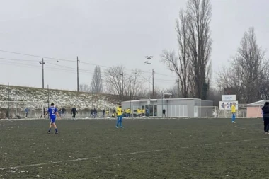 JANUARSKI ISPITNI ROK, USPEŠNO PREBROĐEN: Brodarcu i Studentskom gradu beogradska hladnoća nije smetala - dopadljiva predstava je viđena podno tramvajskog mosta! (FOTO GALERIJA)