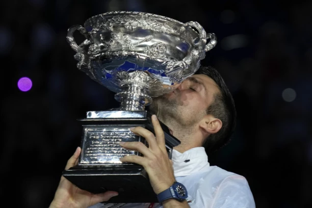 NOVAK JE APSOLUTNI TENISKI VLADAR: Đoković srušio Cicipasa u velikom finalu Australijan opena!