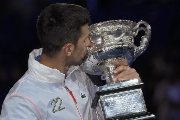 NOVAKOVA POSEBNA TRENERKA U PRODAJI! Samo srećnici će moći da je kupe, broj je OGRANIČEN, poznata i CENA!