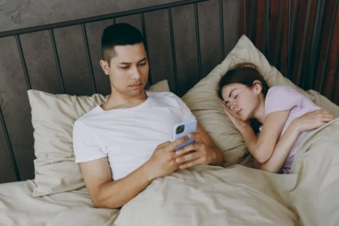 NE SPAVAJTE KRAJ AJFONA DOK SE PUNI: Evo šta može da vam se dogodi! Otkriveno je i zašto je promenjena opcija “PREKINI POZIV”