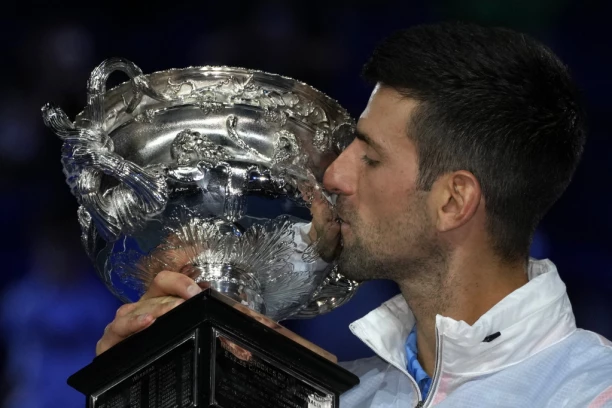 FEDERERA I NADALA BOLI NOVAKOVO SLAVLJE: Mlada zvezda svetskog tenisa očitala lekciju LJUBOMORNIM velikanima!