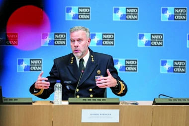 ADMIRAL NATO-a UPOZORAVA: Šveđani spremni za rat! Šta je to što znaju, a mi ne?