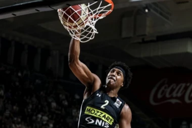 NIKO TO NE BI IZDRŽAO: Ledej na mestu koje je SEDAM PUTA hladnije od Mont Everesta (FOTO)