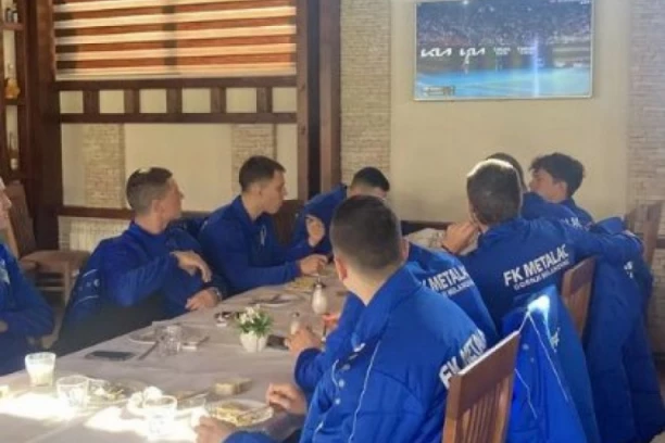 NA KRILIMA ĐOKOVIĆEVOG USPEHA DEKLASIRALI RIVALA: Pratili Novakov trijumf i do vrha napunili mrežu Podgoričana! (FOTO GALERIJA)