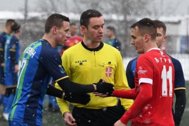 SUPERLIGAŠU JE BILO DOVOLJNO POLA SATA: Zemuncima nije prijao izlet u Kragujevac - prekidi došli glave Gornjovarošanima! (FOTO GALERIJA)