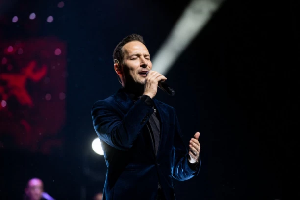 PEĐA JOVANOVIĆ NASTAVLJA KONCERTNU TURNEJU: „Uvek mi je misija da publika sa mojih koncerata ode srećna“