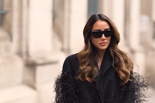 PRELEPA SRPKINJA ODUVALA SVE VELIKE ZVEZDE U PARIZU: Odelo je NESTVARNO LEPO, a cipelama je zadala domaći zadatak! (FOTO/VIDEO)