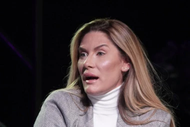 TAČNO JE DA JE VANJA DOBILA PORUKU OD ANE! IMAM SKRINŠOTOVE! Kija potvrdila da je bivša Zvezdanova tražila kumu da joj osigura pobedu u Zadruzi!