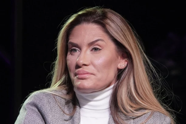 PADAJU MASKE! Ana i Aleks udarile jedna na drugu, Nikolićeva ljubavnici dala podršku, Ćurčićeva doživela POMRAČENJE, pa joj uputila POZDRAVE! (VIDEO)