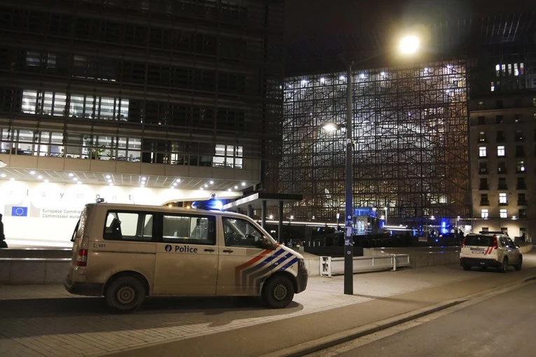 BAČENE GRANATE NA AMBASADU: Sve vrvi od policije, niko ne sme da priđe zgradi