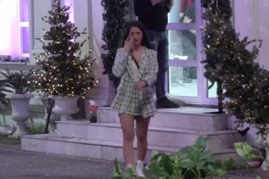 "BAR TE JE NAUČIO DA SKAKUĆEŠ" Ana brutalno ponizila Anđelu pred zadrugarima, ona od sramote NAPUSTILA Belu kuću u suzama! (VIDEO)