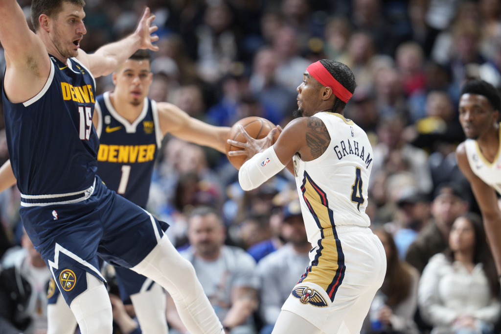 Nikola Jokić na meču protiv Nju Orleansa