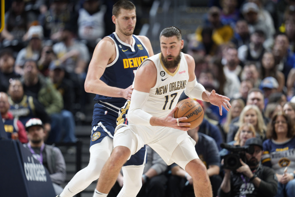 Nikola Jokić na meču protiv Nju Orleansa