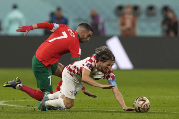 NEZNANJE ILI LOŠA NAMERA? Bruka svetskih razmera UNIŠTILA spektakularan transfer!