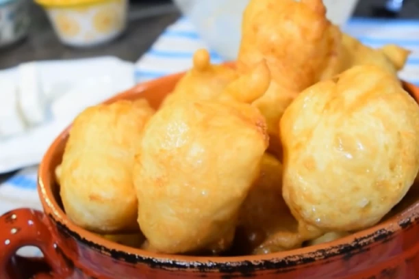 NAJLEPŠI JOGURT UŠTIPCI: Ako pravite po ovom starinskom receptu možete ih jesti i sutradan!