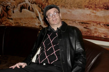 VUK MENJA I DLAKU I ĆUD: Dosta mi je kurvi i droge