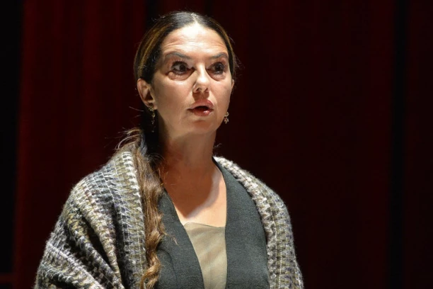 OVE SCENE GLEDATE NA SOPSTVENU ODGOVORNOST! Procurio snimak Nataše Ninković sa jahte, glumica nikad vrelija!