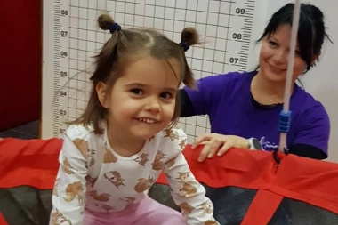 NAĐA JE IZGUBILA FUNKCIJU RUKU: Ne govori i ne može da podigne predmete niti da pokaže šta joj je potrebno - TREBA JOJ NAŠA POMOĆ!