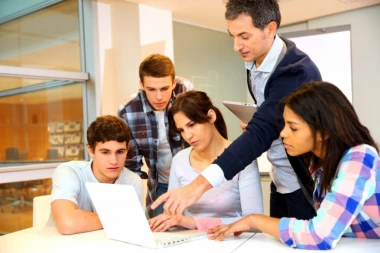 Srednjoškolci, osvojite NOVČANU NAGRADU i STIPENDIJU na FDN: Napravite svoj TIM i takmičite se!