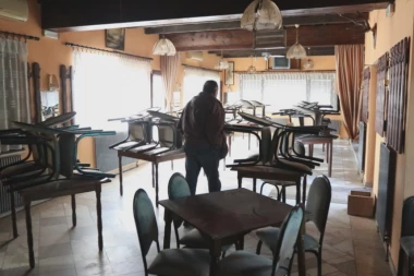 IMA SAMO JEDAN USLOV: Milan iz Lazarevca poklanja dve kuće, restoran i imanje poštenim i čestitim ljudima (FOTO)