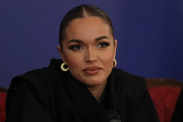 DŽEHVINE NOVE KOMŠIJE RAZVEZALE JEZIK: Umislila je da je zvezda, PSUJE I VIČE kao da je na poljani! ŠOK!