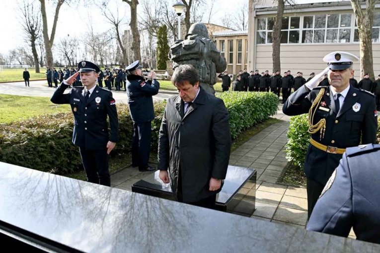 Gašić položio venac