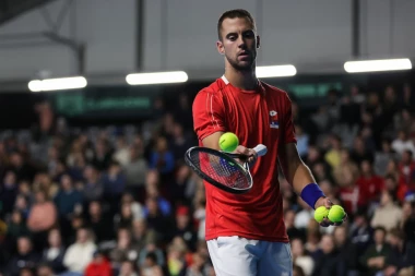 NIŠTA OD ČETVRTFINALA: Laslo Đere poražen od De Minora!