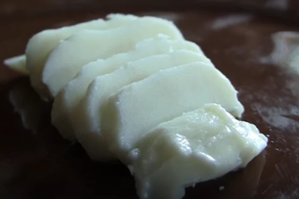 NAJSKUPLJI SIR NA SVETU PROIZVODI SE U SRBIJI! Potrebno je 25 litara mleka da se napravi i košta 1.000 evra po kilogramu!