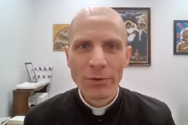 SVEŠTENIK SE IZLEČIO OD TUMORA NA MOZGU! Kaže da je to zbog posete ovom mestu (VIDEO)