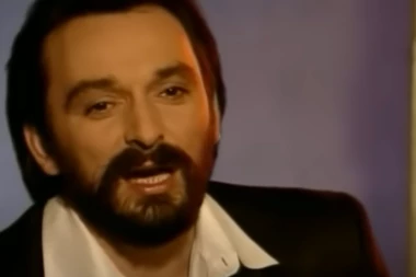 NJEGOV HIT IZ DEVEDESETIH SVI STE PEVALI, A ONDA JE NESTAO IZ JAVNOSTI! Izgubio je krov nad glavom i krenuo od nule! Evo gde je danas (VIDEO)