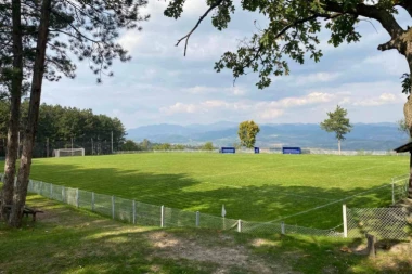 DA JE SAMO VIŠE OVAKVIH UTAKMICA: Dame i gospodo, na ovom delu se tražilo mesto više pored terena!