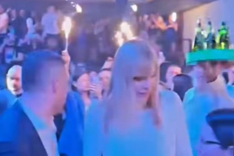 Olivera Ćirković u provodu sa Slobom Radanovićem