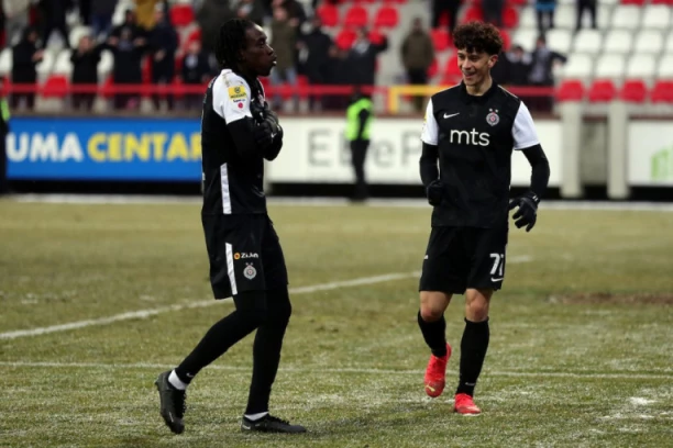 DIJABATE PREKINUO AGONIJU U KRUŠEVCU: Partizan slavio na OČAJNOM terenu, Fuseni konačno pogodio u Superligi (VIDEO)