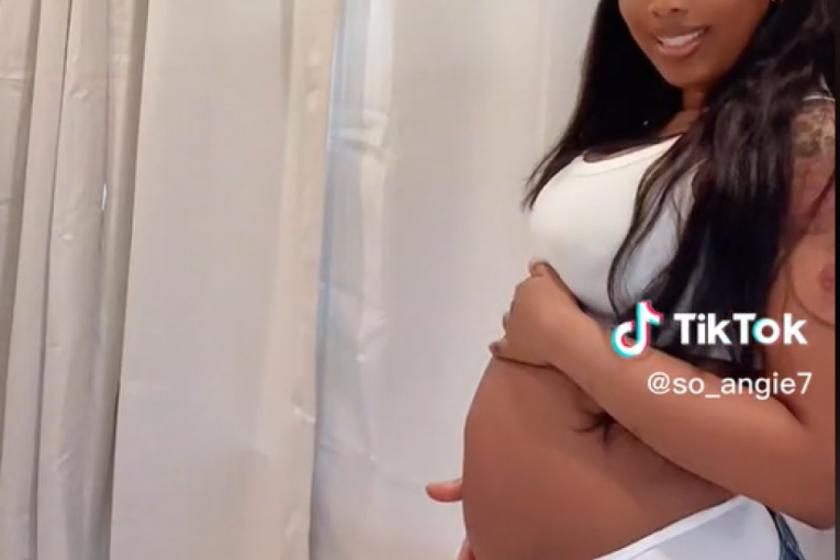 Angi pokazuje stomak