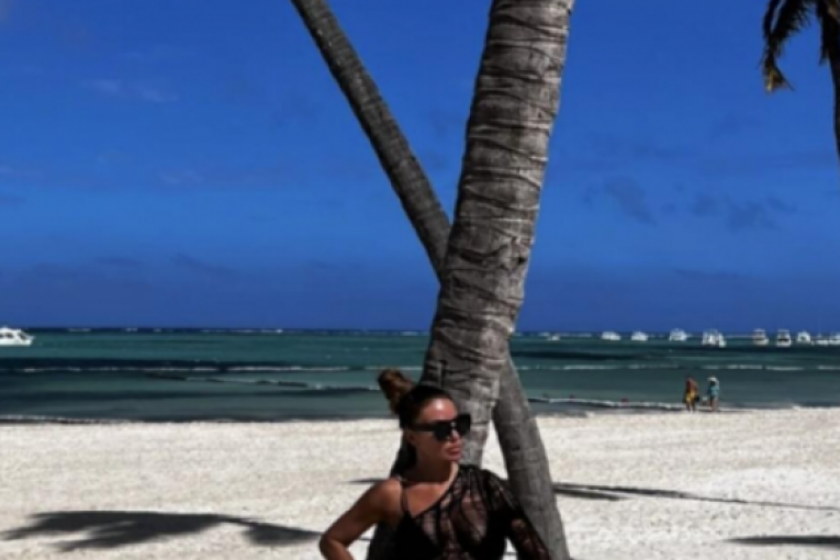 Ivana Stamenković Sindi na plaži